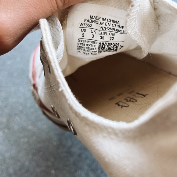 white converse size 5 woman's - Picture 2 of 5
